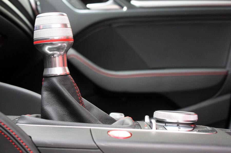 Детали интерьера Audi S3 Sedan (8V) 2013 года  (WW) (фото 59 из 95)